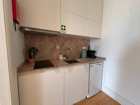 Apartamento  T0+1 -Edifício Histórico com Licença AL em Cedofeita -Localização Premium 