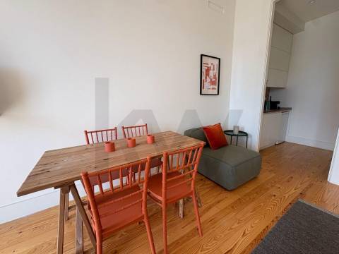 Apartamento  T0+1 -Edifício Histórico com Licença AL em Cedofeita -Localização Premium 
