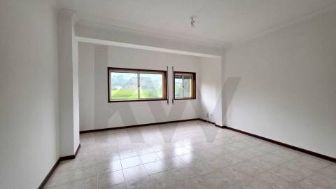 Apartamento T2 com Garagem e Arrumos, Elevador, CABEÇA SANTA, PENAFIEL