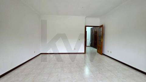 Apartamento T2 com Garagem e Arrumos, Elevador, CABEÇA SANTA, PENAFIEL