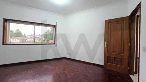 Apartamento T2 com Garagem e Arrumos, Elevador, CABEÇA SANTA, PENAFIEL