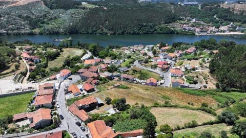 Moradia T3 para restauro com terreno em Zebreiros, Gondomar