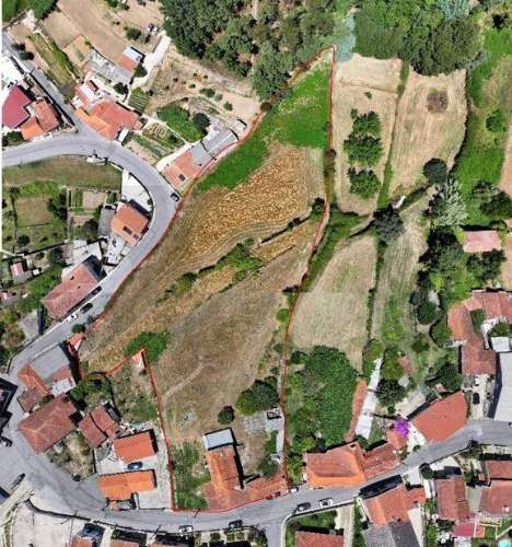 Moradia T3 para restauro com terreno em Zebreiros, Gondomar