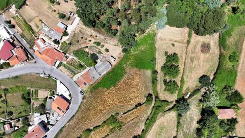 Moradia T3 para restauro com terreno em Zebreiros, Gondomar