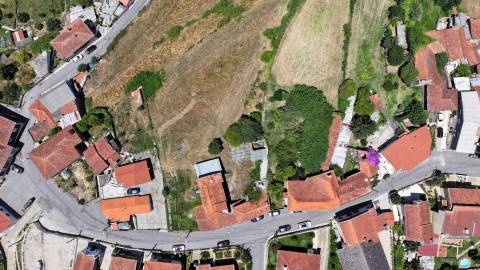 Moradia T3 para restauro com terreno em Zebreiros, Gondomar
