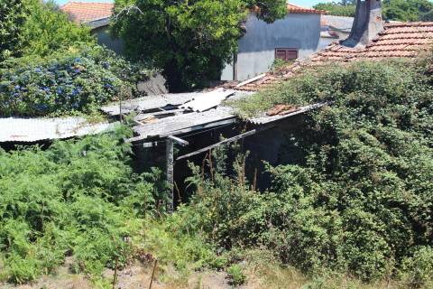 Moradia T3 para restauro com terreno em Zebreiros, Gondomar