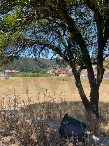 Moradia T3 para restauro com terreno em Zebreiros, Gondomar