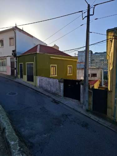 Prédio ao metro de ST Ovidio