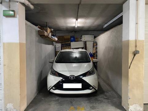 Apartamento T2 para arrendar com elevador, varandas e lugar de garagem