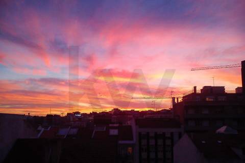 T1 Recuado com Terraço, Varanda Coberta e Garagem em Cave | Santo António, Lisboa