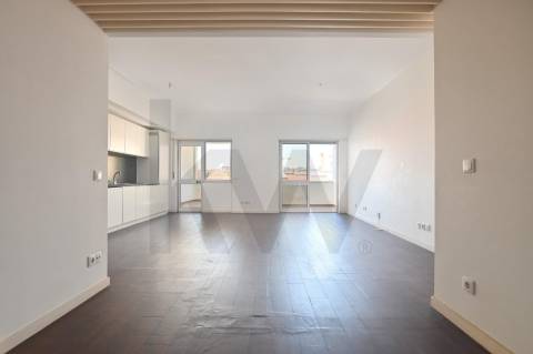 T1 Recuado com Terraço, Varanda Coberta e Garagem em Cave | Santo António, Lisboa