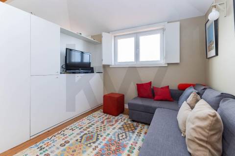.Apartamento T1 no Largo da Fontinha com excelente luminosidade 