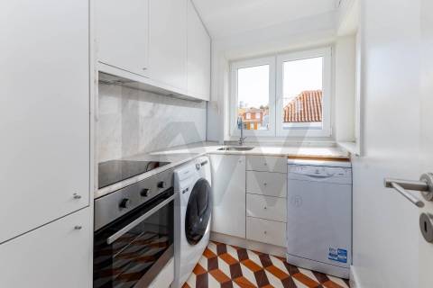 .Apartamento T1 no Largo da Fontinha com excelente luminosidade 