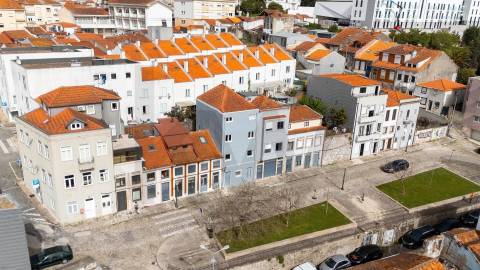 .Apartamento T1 no Largo da Fontinha com excelente luminosidade 