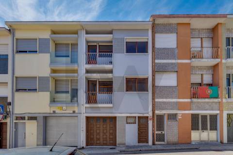 Moradia Banda T3 com Garagem e Espaço Exterior – Areosa (Rio Tinto)