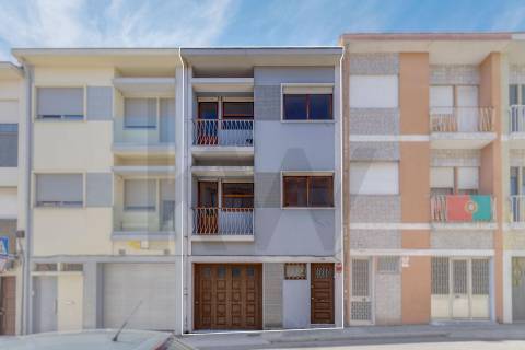 Moradia Banda T3 com Garagem e Espaço Exterior – Areosa (Rio Tinto)