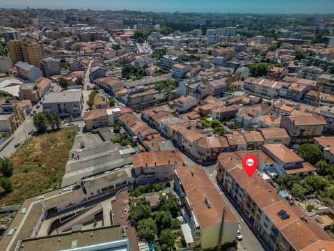Moradia Banda T3 com Garagem e Espaço Exterior – Areosa (Rio Tinto)