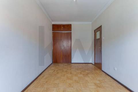 Moradia Banda T3 com Garagem e Espaço Exterior – Areosa (Rio Tinto)