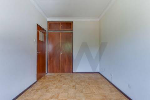 Moradia Banda T3 com Garagem e Espaço Exterior – Areosa (Rio Tinto)