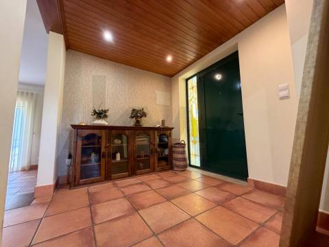 Moradia T3 com Espaço Exterior – A 5 Minutos do Fundão