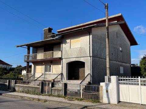 Moradia T3 com logradouro em Casal Novo, Oliveira de Azeméis