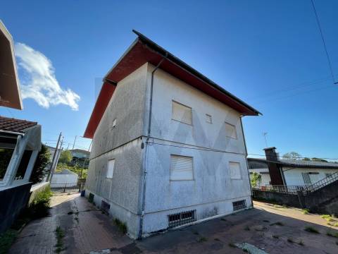 Moradia T3 com logradouro em Casal Novo, Oliveira de Azeméis