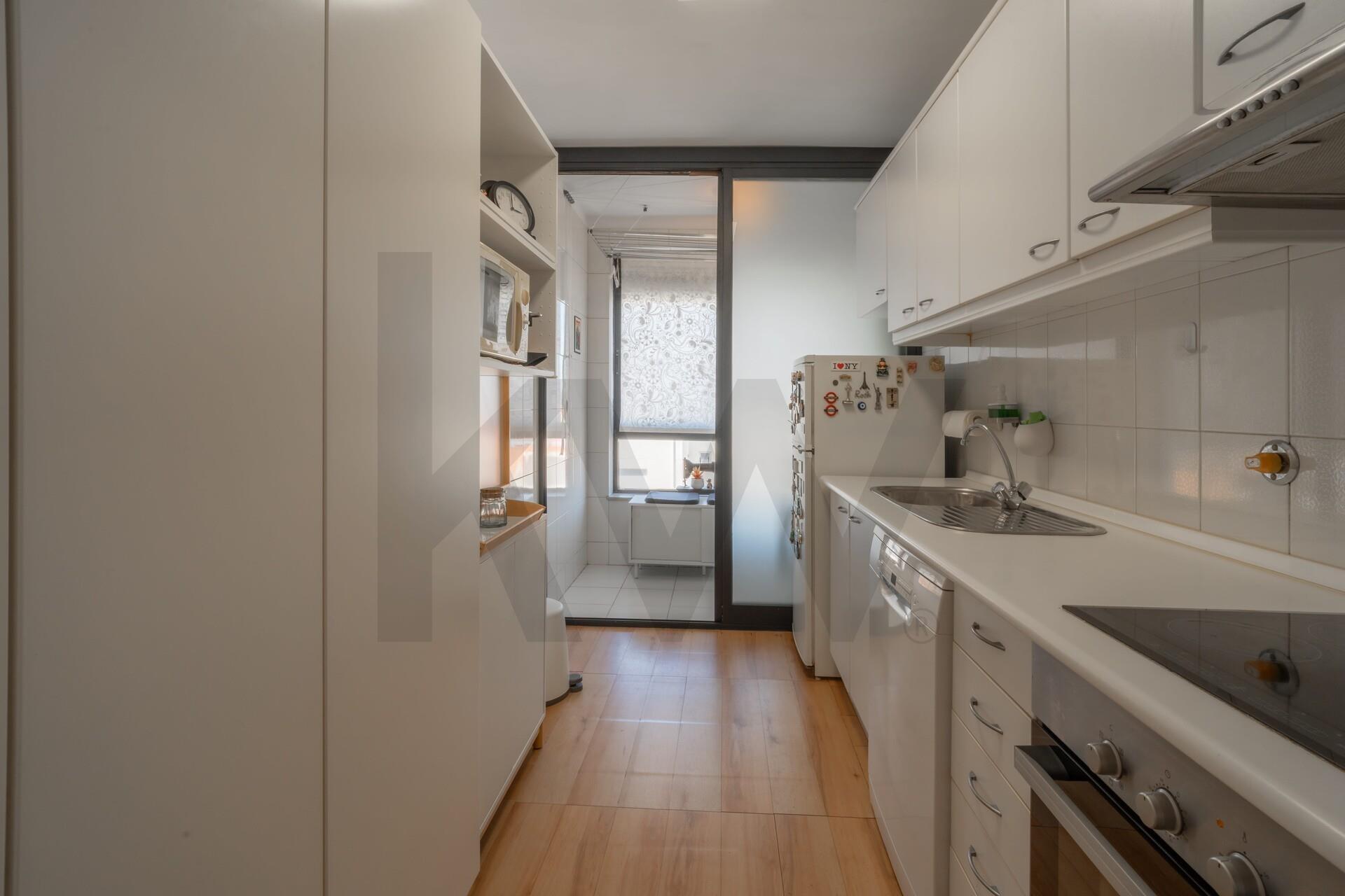 **Apartamento T1+1 com garagem na Senhora da Hora, Matosinhos**