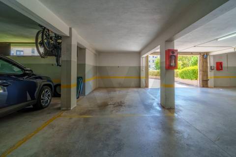 **Apartamento T1+1 com garagem na Senhora da Hora, Matosinhos**