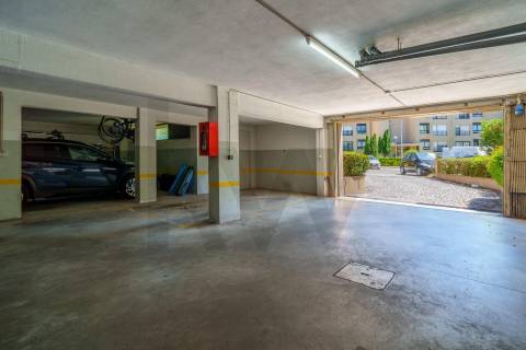 **Apartamento T1+1 com garagem na Senhora da Hora, Matosinhos**