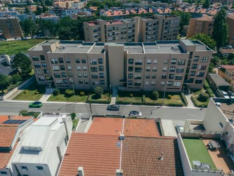 **Apartamento T1+1 com garagem na Senhora da Hora, Matosinhos**