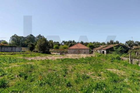 Propriedade Exclusiva em Matosinhos: A Moradia dos Seus Sonhos com Projeto Aprovado