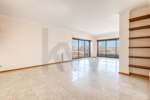 Apartamento T3+1 com Terraço (T4) - V. N. de Gaia  - Metro