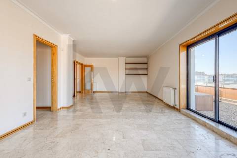 Apartamento T3+1 com Terraço (T4) - V. N. de Gaia  - Metro