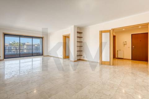 Apartamento T3+1 com Terraço (T4) - V. N. de Gaia  - Metro
