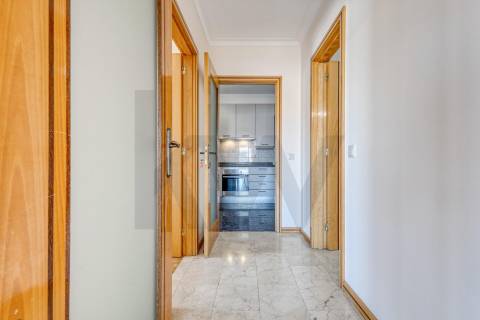 Apartamento T3+1 com Terraço (T4) - V. N. de Gaia  - Metro