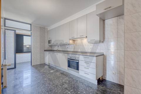 Apartamento T3+1 com Terraço (T4) - V. N. de Gaia  - Metro