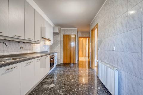 Apartamento T3+1 com Terraço (T4) - V. N. de Gaia  - Metro