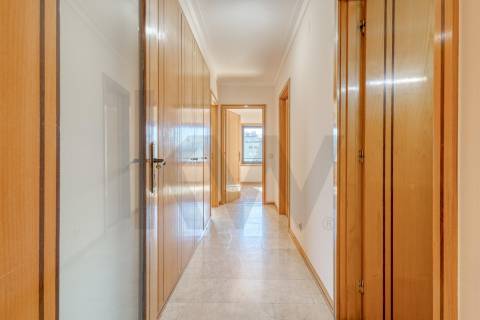 Apartamento T3+1 com Terraço (T4) - V. N. de Gaia  - Metro