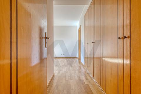 Apartamento T3+1 com Terraço (T4) - V. N. de Gaia  - Metro