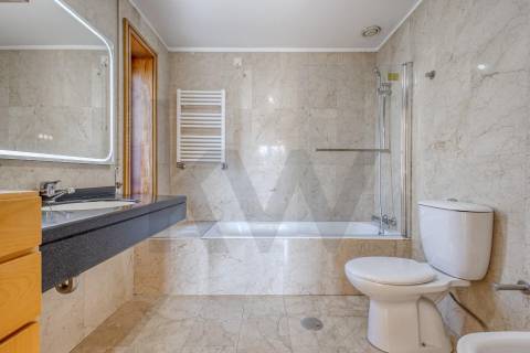 Apartamento T3+1 com Terraço (T4) - V. N. de Gaia  - Metro