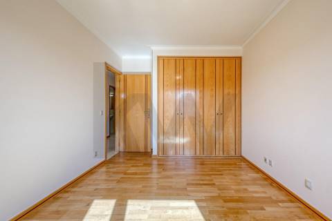 Apartamento T3+1 com Terraço (T4) - V. N. de Gaia  - Metro
