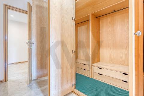 Apartamento T3+1 com Terraço (T4) - V. N. de Gaia  - Metro