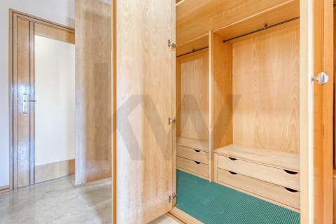Apartamento T3+1 com Terraço (T4) - V. N. de Gaia  - Metro