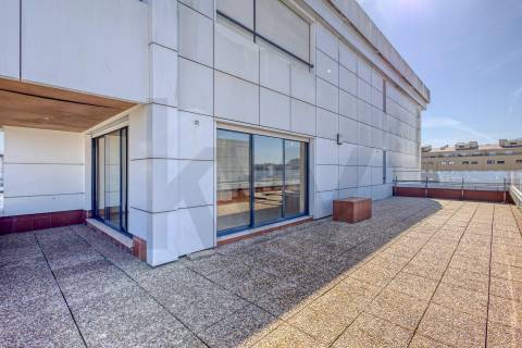 Apartamento T3+1 com Terraço (T4) - V. N. de Gaia  - Metro