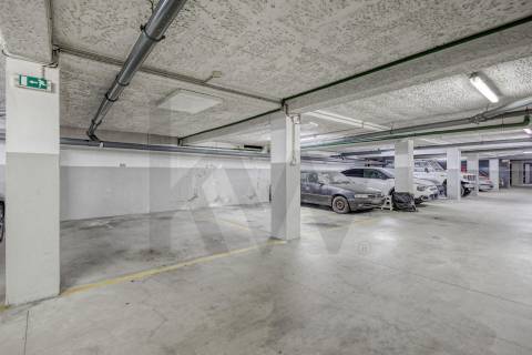 Apartamento T3+1 com Terraço (T4) - V. N. de Gaia  - Metro