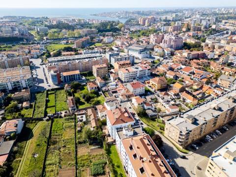 Apartamento T3+1 com Terraço (T4) - V. N. de Gaia  - Metro