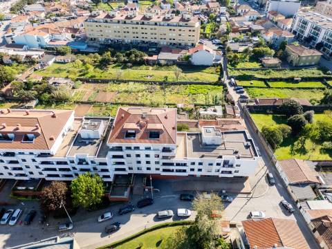 Apartamento T3+1 com Terraço (T4) - V. N. de Gaia  - Metro