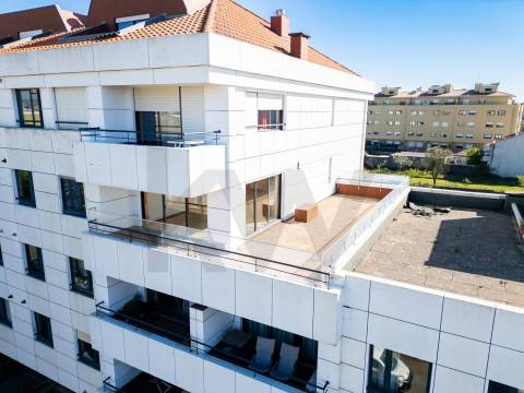 Apartamento T3+1 com Terraço (T4) - V. N. de Gaia  - Metro