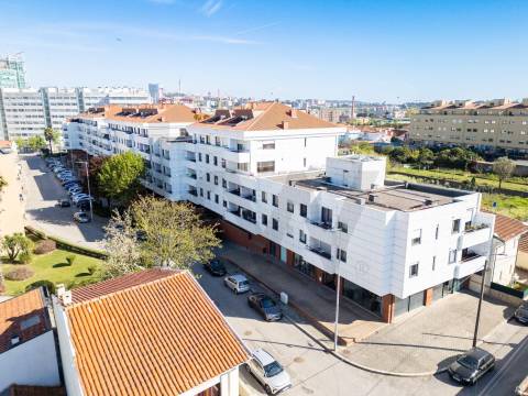 Apartamento T3+1 com Terraço (T4) - V. N. de Gaia  - Metro