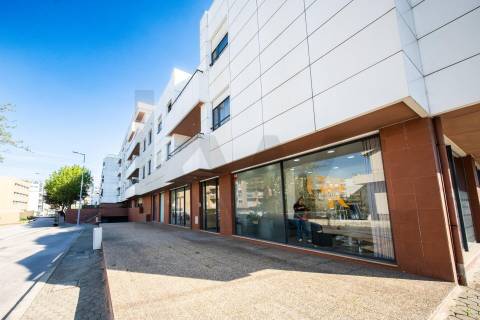 Apartamento T3+1 com Terraço (T4) - V. N. de Gaia  - Metro